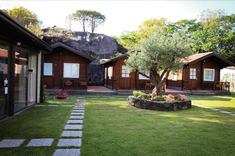Etna Hut Bed & Breakfast Nicolosi Luaran gambar
